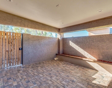6912 W Devonshire Avenue - Photo Thumbnail 9