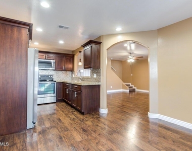 6912 W Devonshire Avenue - Photo Thumbnail 7
