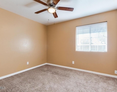 6912 W Devonshire Avenue - Photo Thumbnail 15