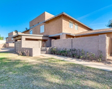 6912 W Devonshire Avenue - Photo Thumbnail 19
