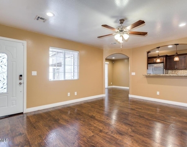 6912 W Devonshire Avenue - Photo Thumbnail 1