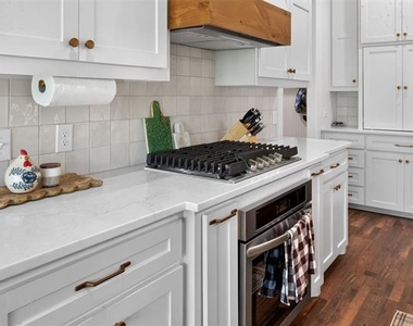2604 Candlestick Drive - Photo Thumbnail 7