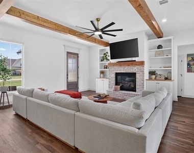 2604 Candlestick Drive - Photo Thumbnail 5