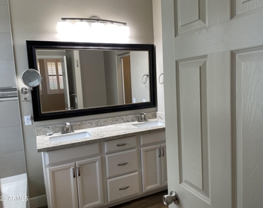 17416 N 170th Lane - Photo Thumbnail 8