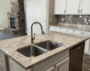 17416 N 170th Lane - Photo Thumbnail 6