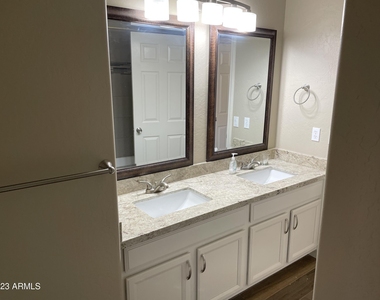 17416 N 170th Lane - Photo Thumbnail 11