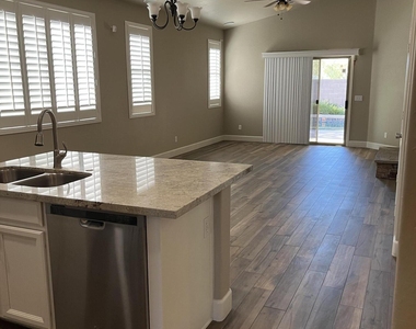 17416 N 170th Lane - Photo Thumbnail 7