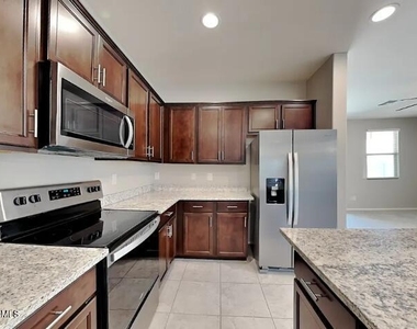 17930 W Villa Chula Lane - Photo Thumbnail 4