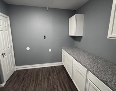 2626 Garfield Avenue - Photo Thumbnail 10