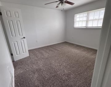 2626 Garfield Avenue - Photo Thumbnail 15