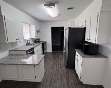 2626 Garfield Avenue - Photo Thumbnail 4