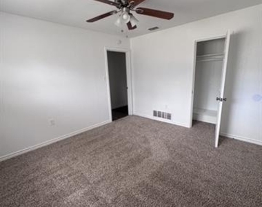 2626 Garfield Avenue - Photo Thumbnail 16