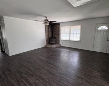 2626 Garfield Avenue - Photo Thumbnail 3