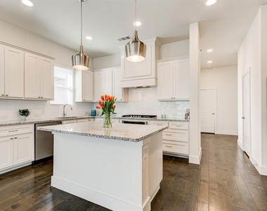 2816 Merrimac Street - Photo Thumbnail 10