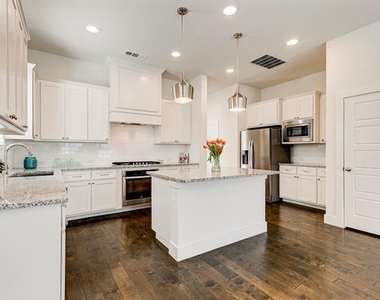 2816 Merrimac Street - Photo Thumbnail 9