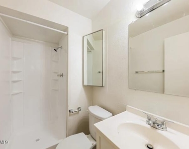 12621 N 37th Drive - Photo Thumbnail 6