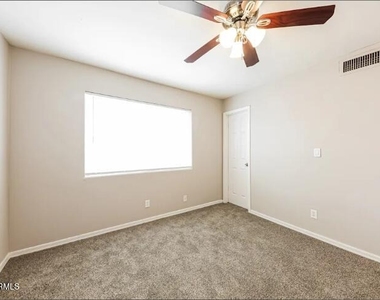 12621 N 37th Drive - Photo Thumbnail 7