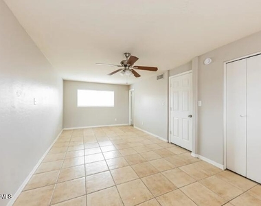 12621 N 37th Drive - Photo Thumbnail 5