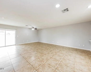 12621 N 37th Drive - Photo Thumbnail 4