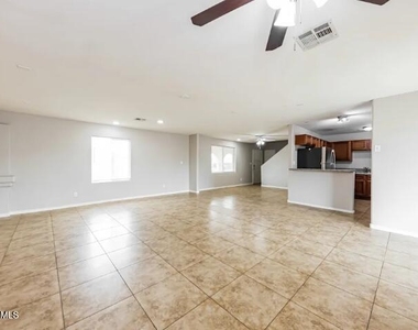 12621 N 37th Drive - Photo Thumbnail 2