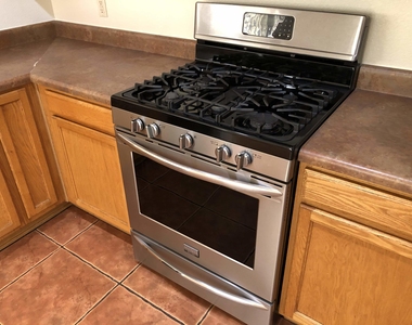 16176 W Adams Street - Photo Thumbnail 7