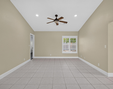 4481 Nw 20th Avenue - Photo Thumbnail 4