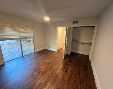 6911 Gateridge Drive - Photo Thumbnail 2