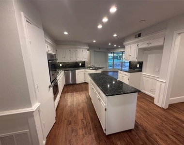 6911 Gateridge Drive - Photo Thumbnail 17