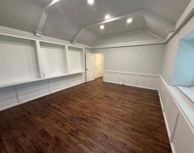 6911 Gateridge Drive - Photo Thumbnail 14