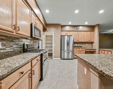 6780 W Amigo Drive - Photo Thumbnail 16