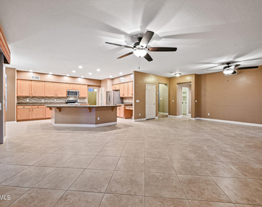 6780 W Amigo Drive - Photo Thumbnail 11