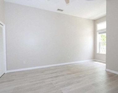 400 Seaside Lane - Photo Thumbnail 13