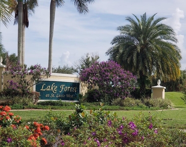 241 Sw Lake Forest Way - Photo Thumbnail 13