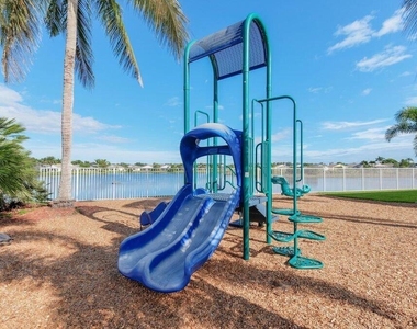 241 Sw Lake Forest Way - Photo Thumbnail 18