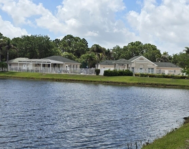 241 Sw Lake Forest Way - Photo Thumbnail 2