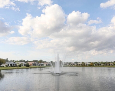 241 Sw Lake Forest Way - Photo Thumbnail 9