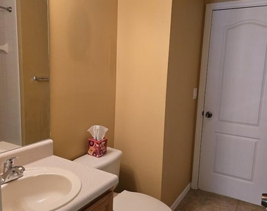 241 Sw Lake Forest Way - Photo Thumbnail 27