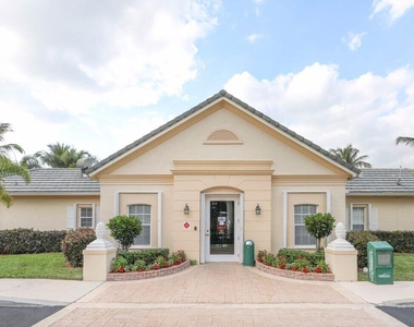 241 Sw Lake Forest Way - Photo Thumbnail 14