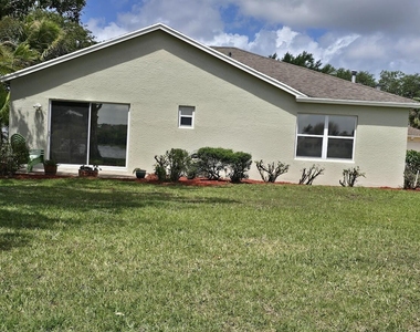 241 Sw Lake Forest Way - Photo Thumbnail 1