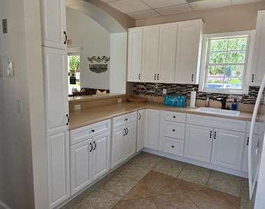 241 Sw Lake Forest Way - Photo Thumbnail 16