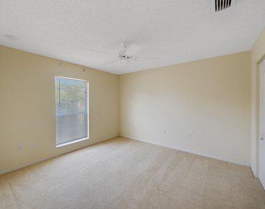 241 Sw Lake Forest Way - Photo Thumbnail 8