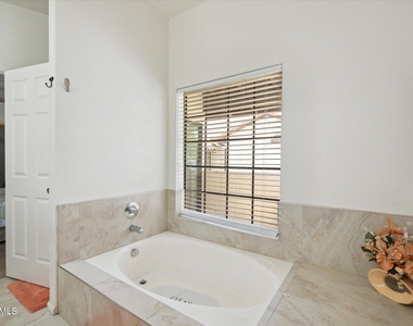 11011 N 92nd Street - Photo Thumbnail 14