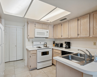 11011 N 92nd Street - Photo Thumbnail 8