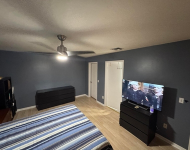 8016 Ambach Way - Photo Thumbnail 9