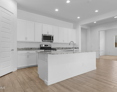 20132 W Catalina Drive - Photo Thumbnail 3