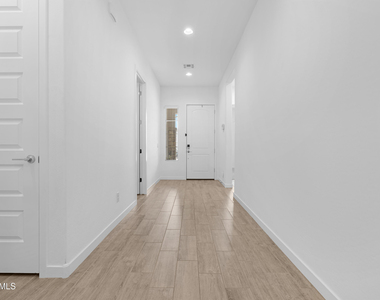20132 W Catalina Drive - Photo Thumbnail 22