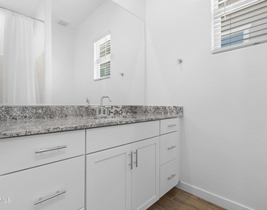 20132 W Catalina Drive - Photo Thumbnail 27