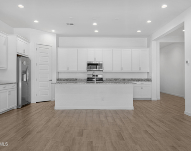 20132 W Catalina Drive - Photo Thumbnail 4