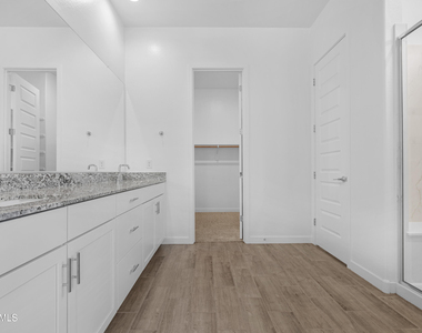 20132 W Catalina Drive - Photo Thumbnail 16