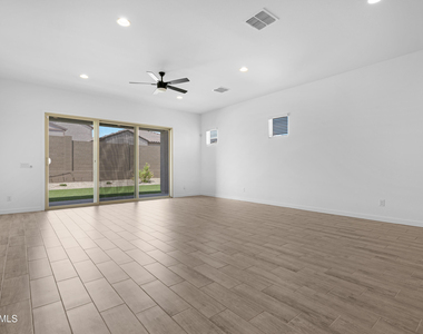 20132 W Catalina Drive - Photo Thumbnail 7